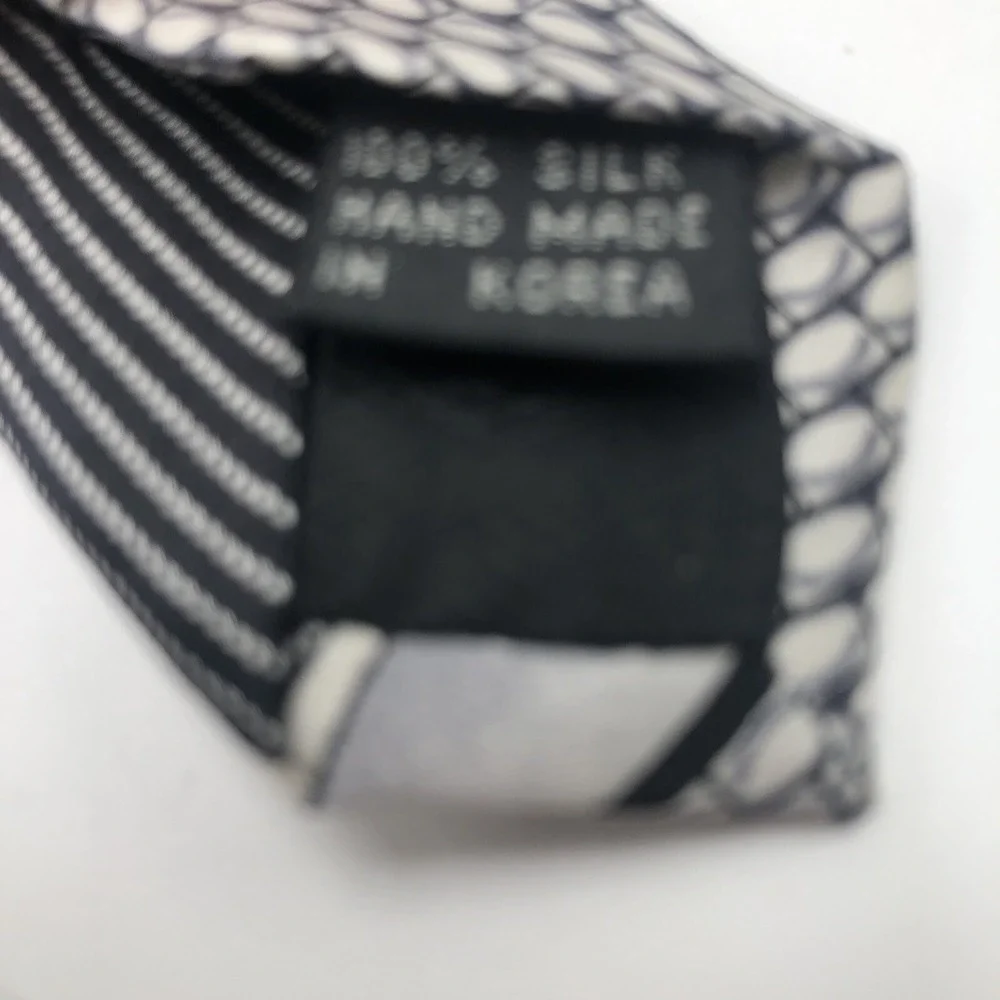 Mens 100% Silk Tie Handmade Korea Gray Silver Black‎ Dry Clean Only Wavy Pattern